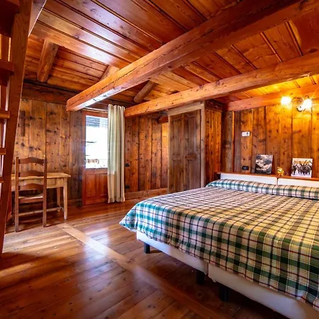 Panzió Antica Casa Di Montagna Maison Bovard 3*