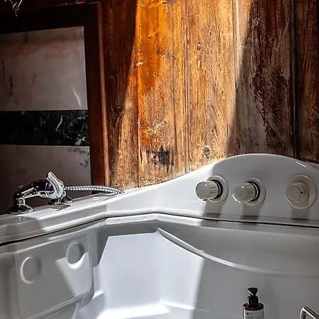 Antica Casa Di Montagna Maison Bovard Frühstückspension